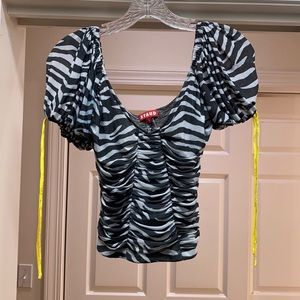 Staid zebra top